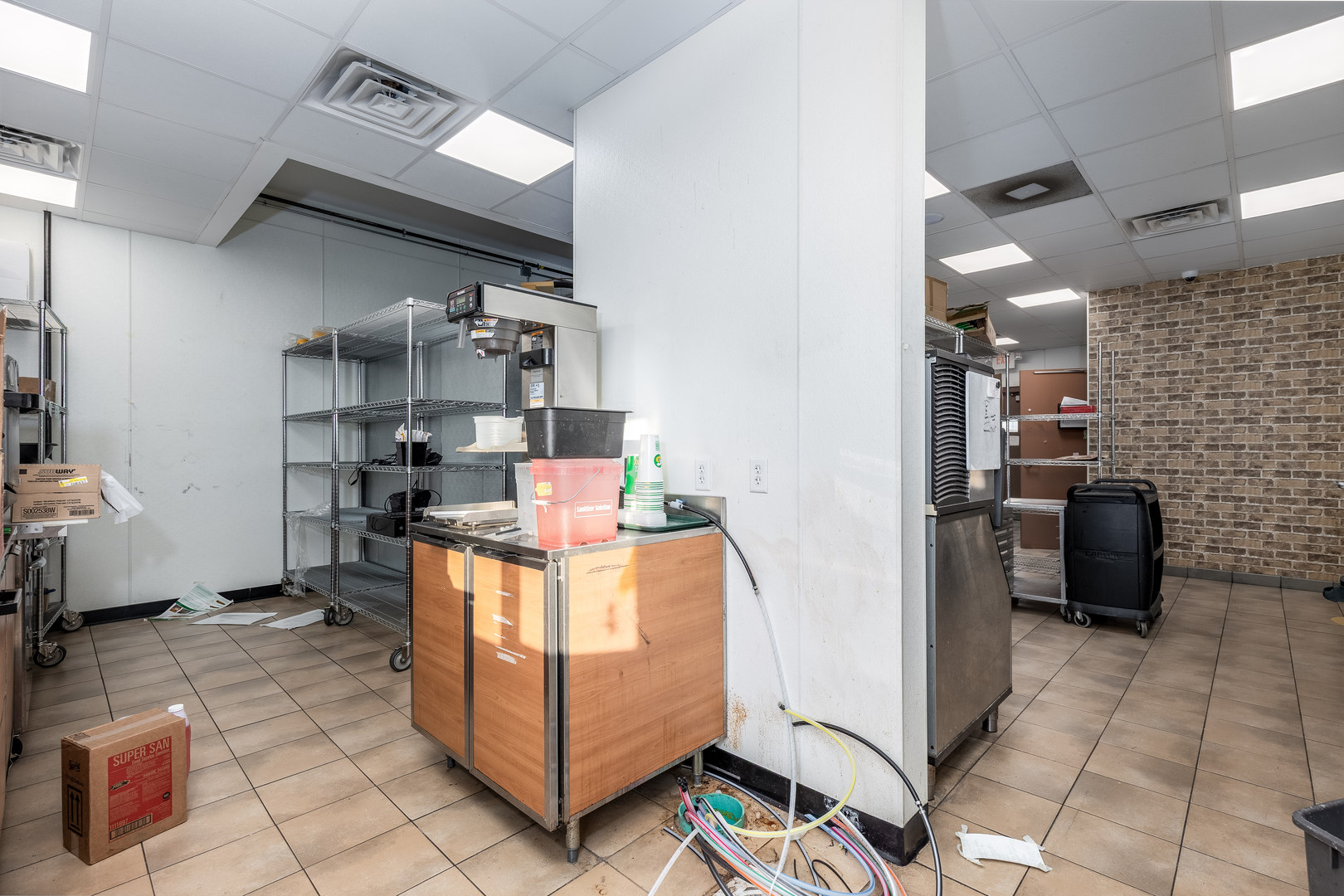 237 Commercial Street Property Photo 14
