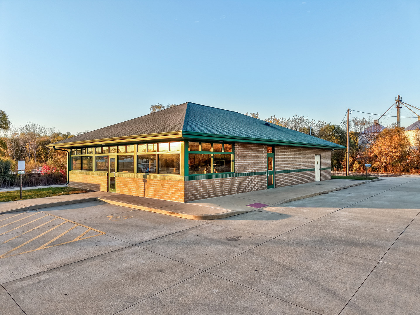 237 Commercial Street Property Photo 18