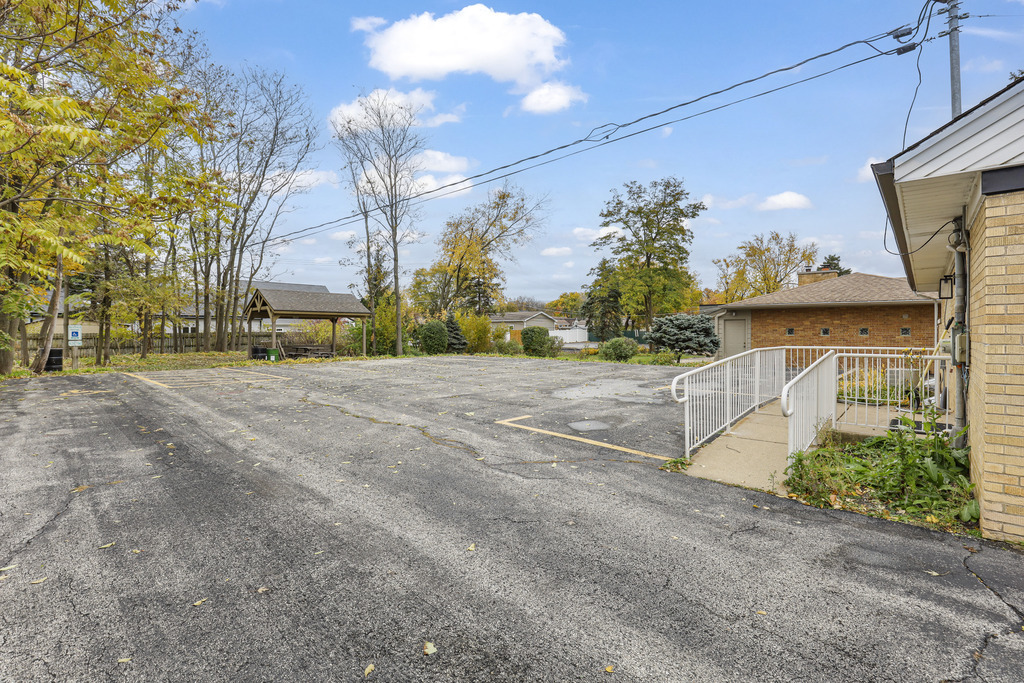 619 S Main Street Property Photo 4