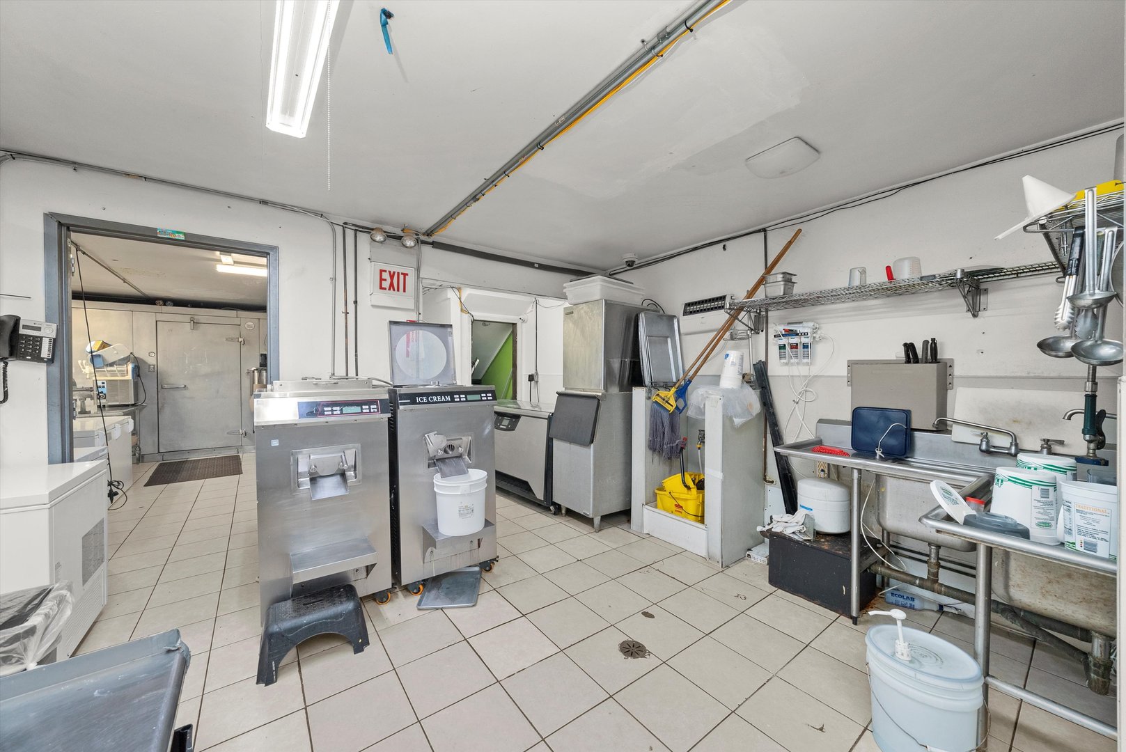 3739 W Fullerton Avenue Property Photo 16