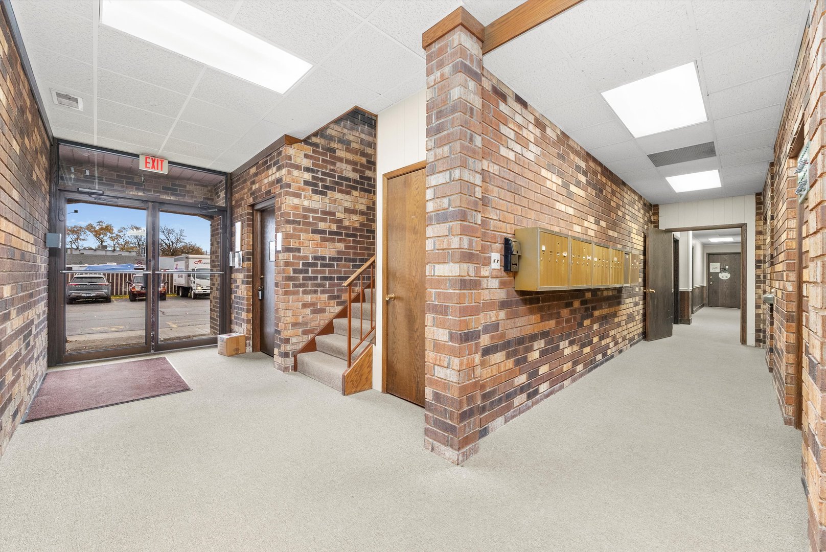 95 W Grand Avenue Property Photo 3