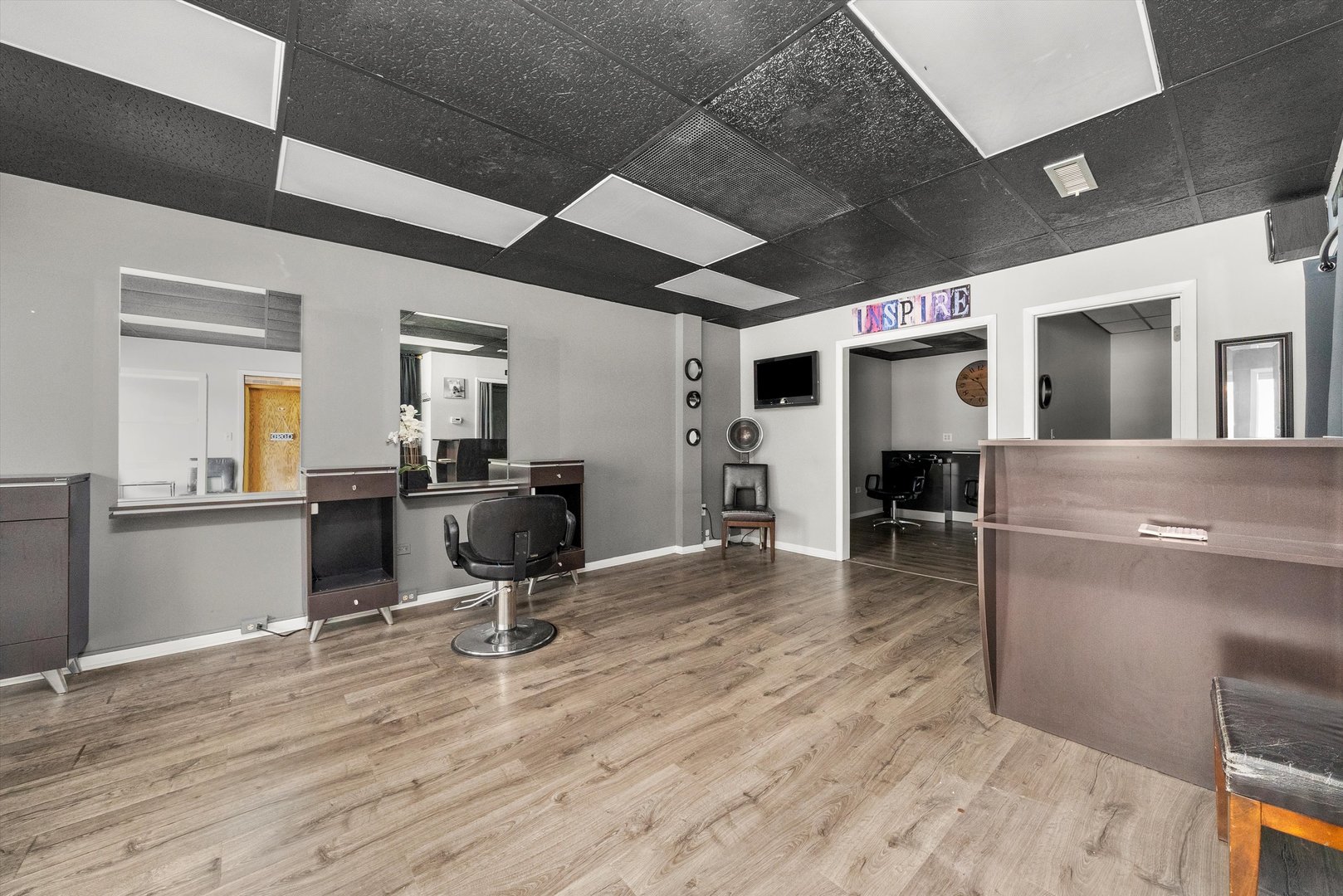 95 W Grand Avenue Property Photo 7