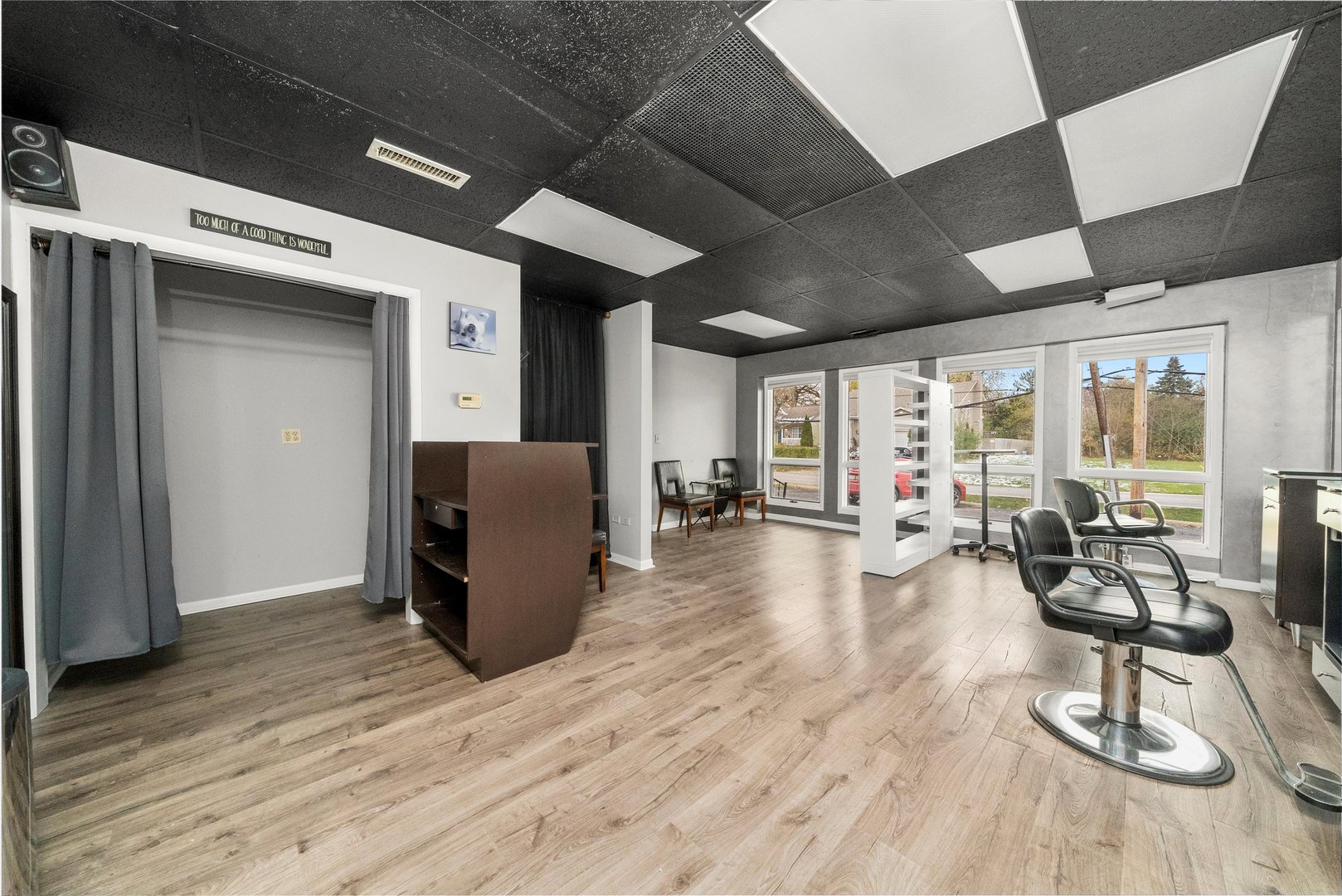 95 W Grand Avenue Property Photo 8