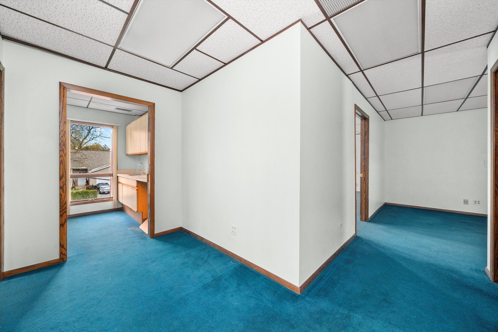95 W Grand Avenue Property Photo 17