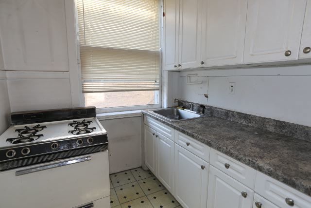 1923 W Winnemac Avenue 1 Property Photo 2