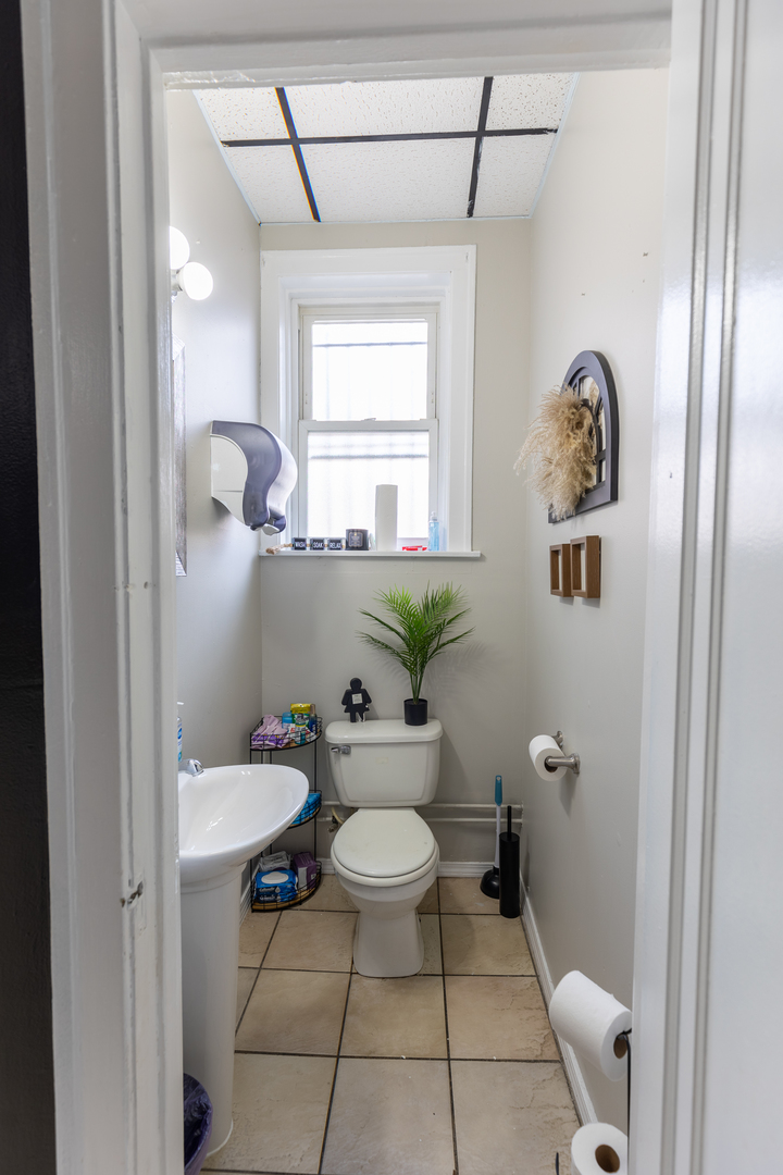5820-24 W Roosevelt Road Property Photo 10
