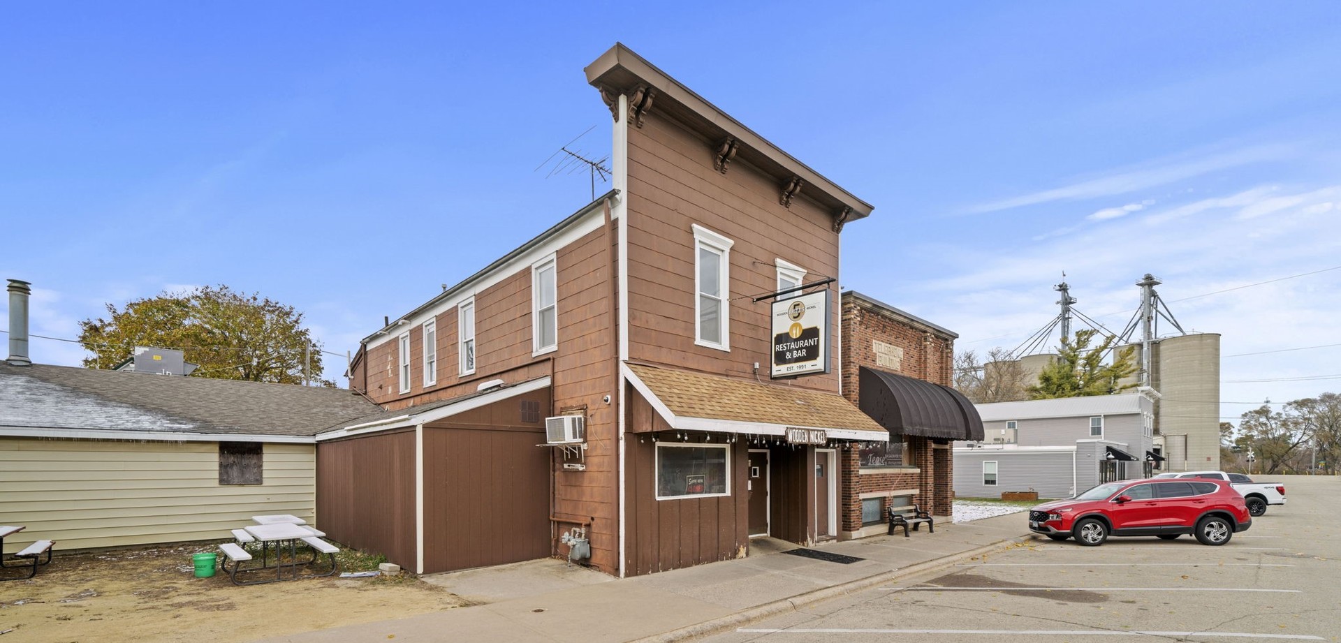 208 N Walnut Street Property Photo 1
