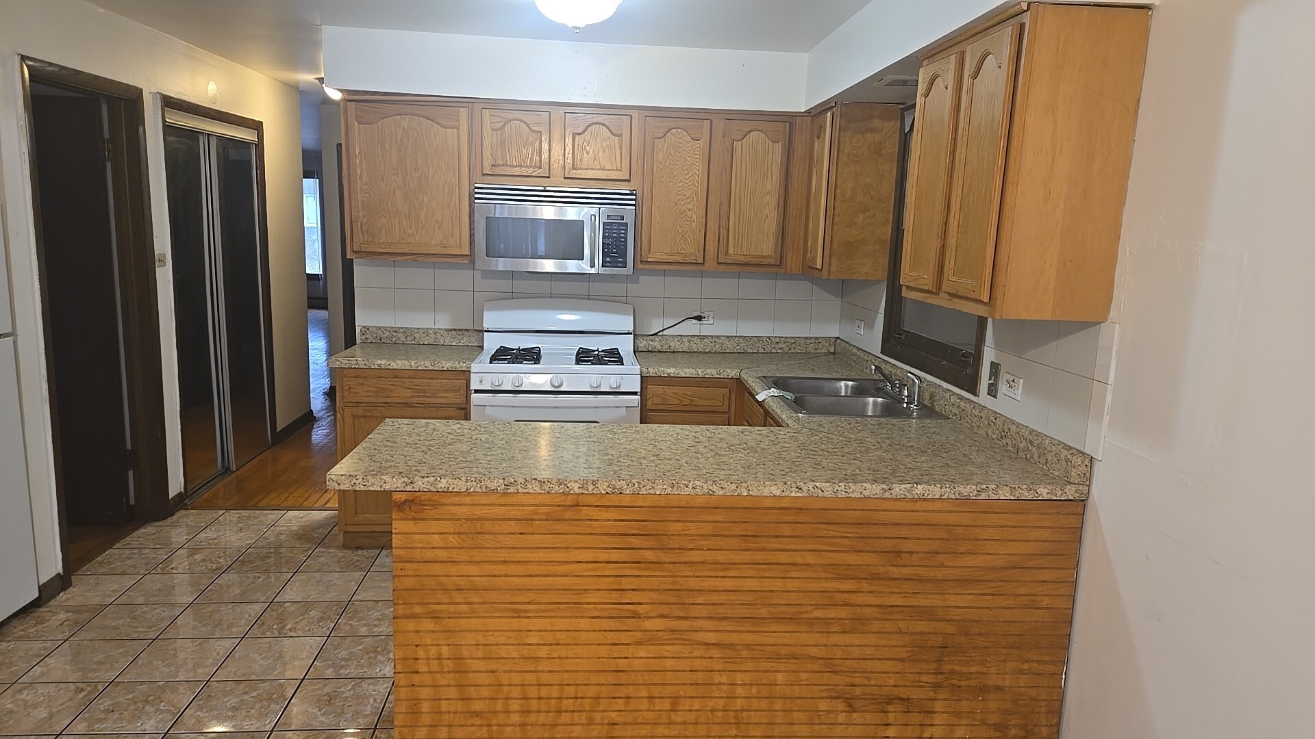 379 Madison Avenue Property Photo 12