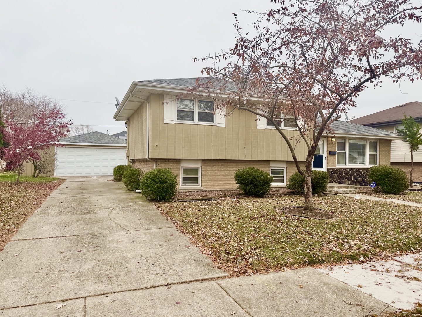 16109 Prairie Avenue Property Photo 2