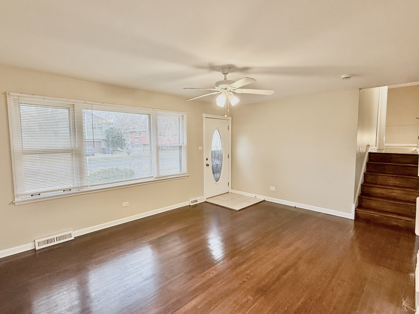 16109 Prairie Avenue Property Photo 3