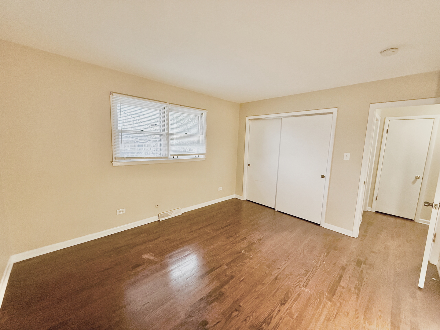 16109 Prairie Avenue Property Photo 6