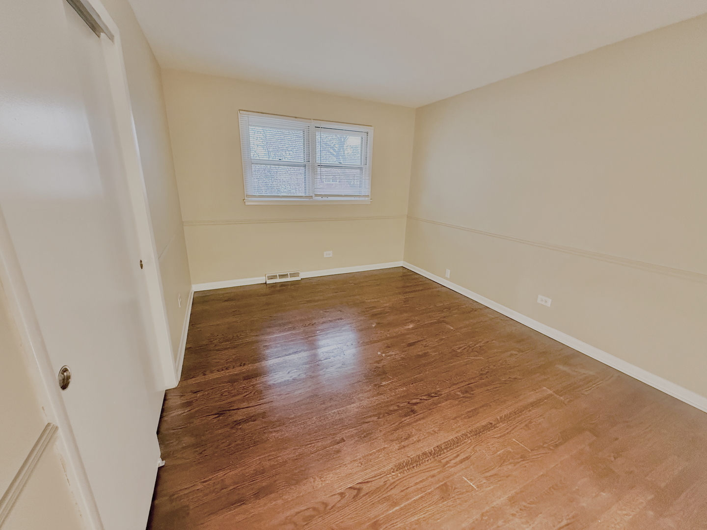 16109 Prairie Avenue Property Photo 8