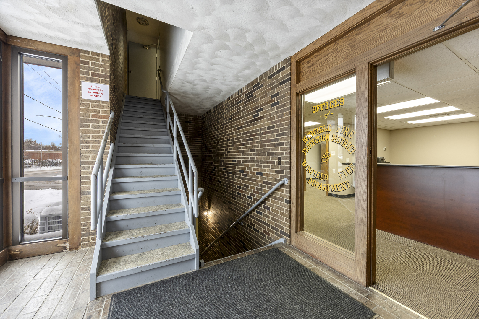 27w530 High Lake Avenue Property Photo 4