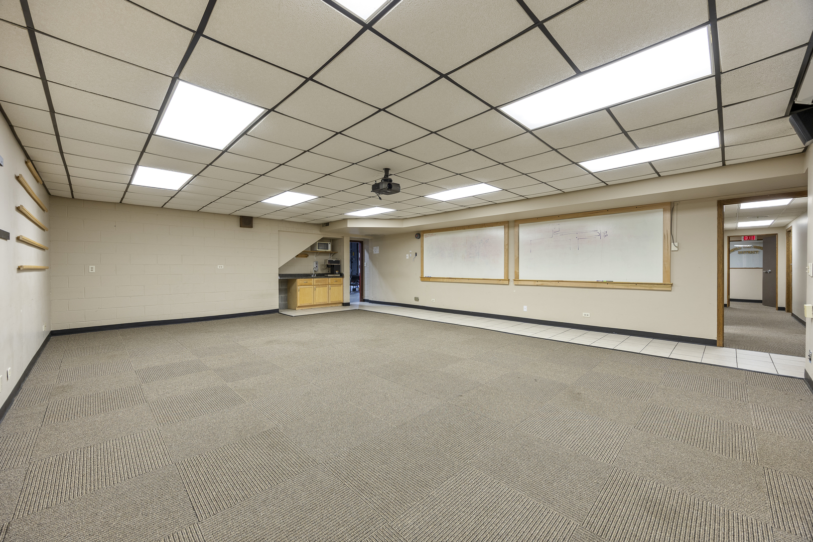 27w530 High Lake Avenue Property Photo 8