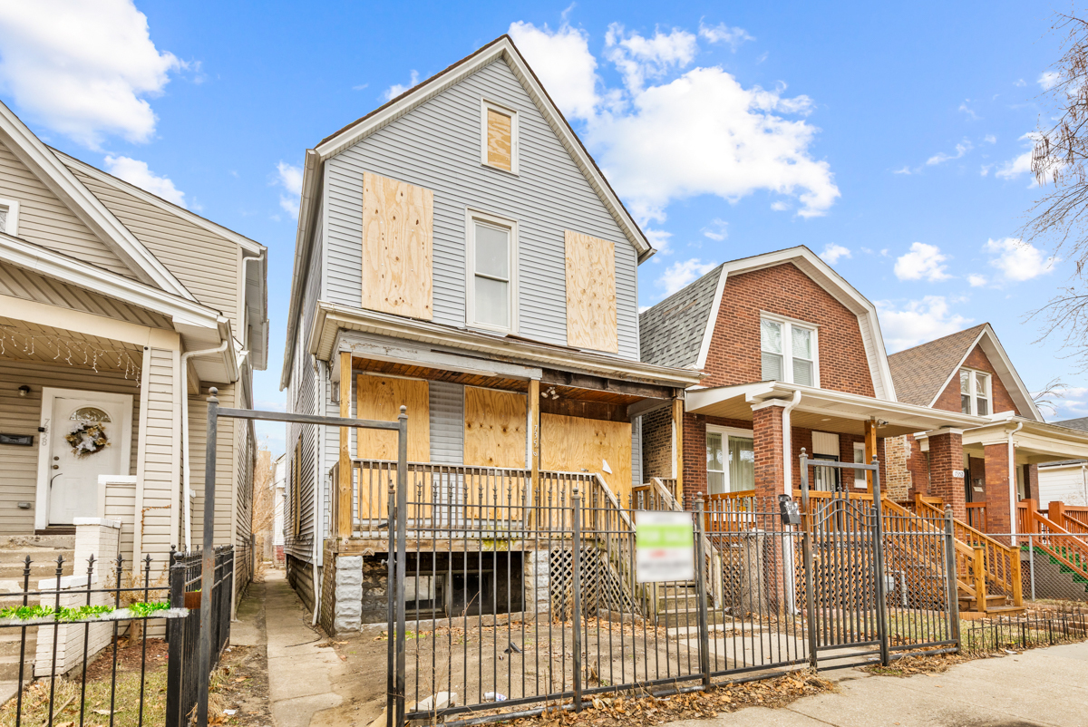 7356 S Champlain Avenue Property Photo 1