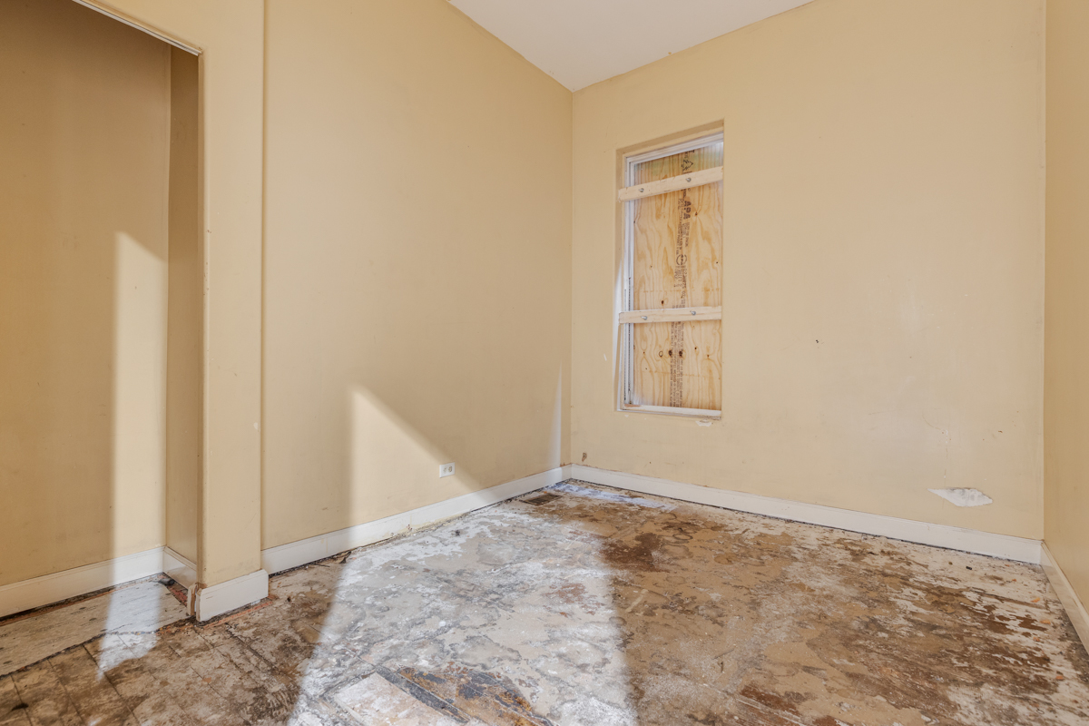 7356 S Champlain Avenue Property Photo 9