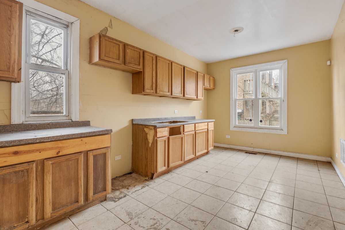 7356 S Champlain Avenue Property Photo 27