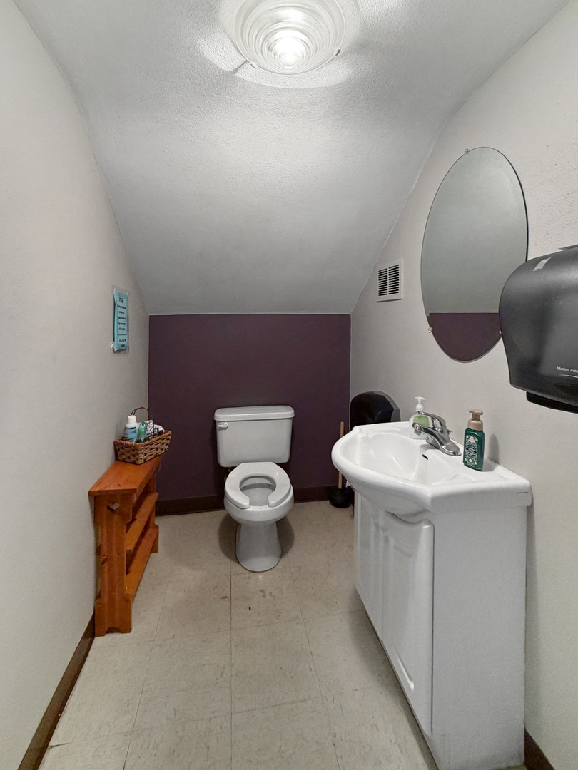 222 W Exchange Street Property Photo 43