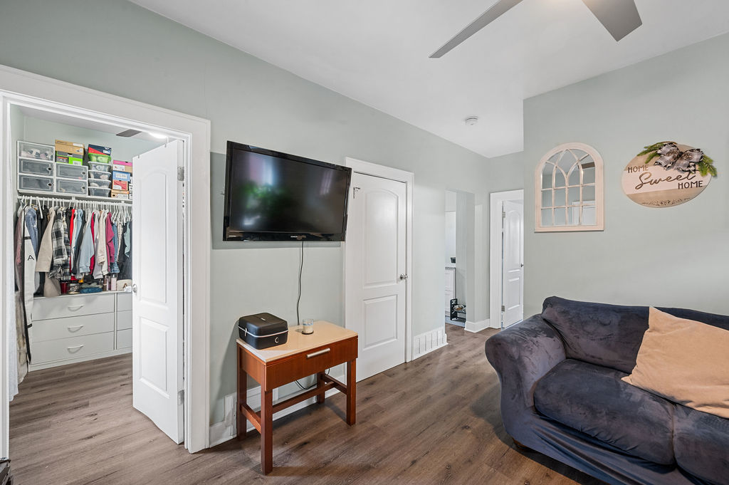 953 Hirsch Boulevard Property Photo 10