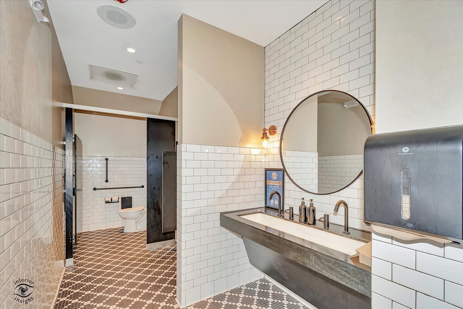140 Washington Square Property Photo 30
