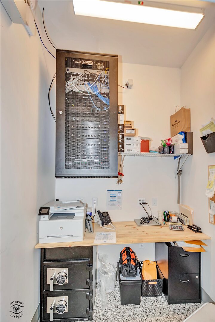 140 Washington Square Property Photo 41