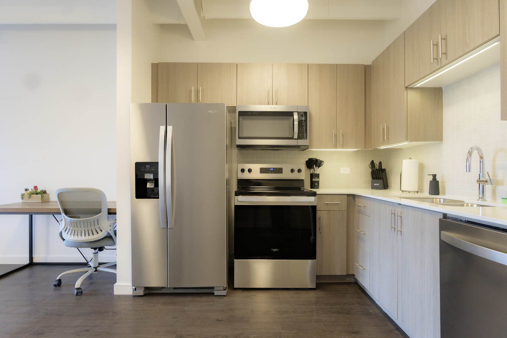 140 Washington Square Property Photo 45
