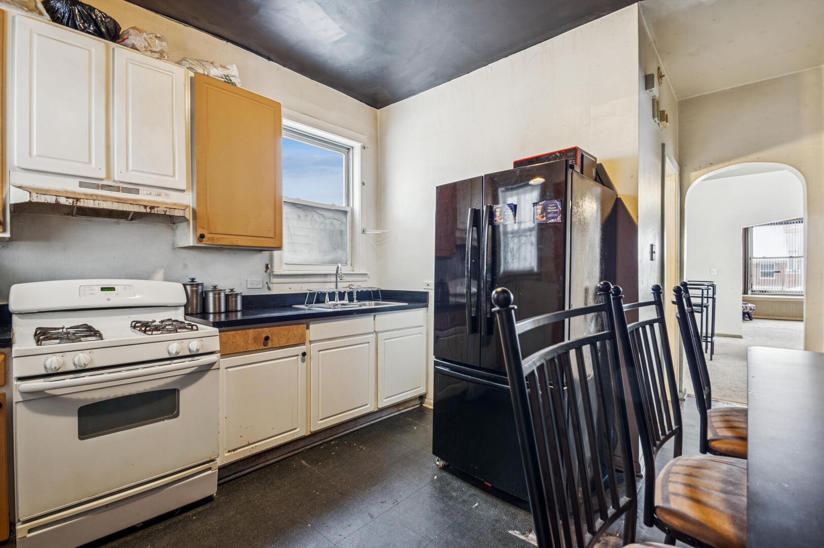 6934 S Cornell Avenue Property Photo 6