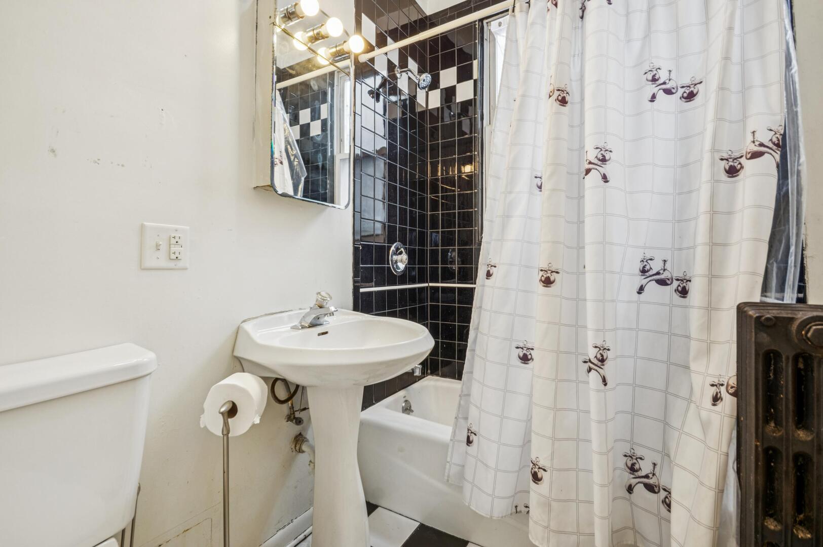 6934 S Cornell Avenue Property Photo 7
