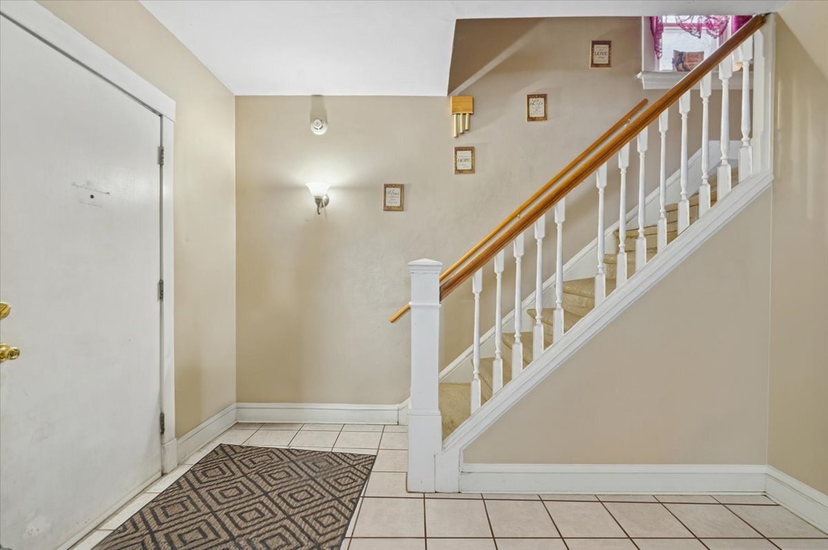 611 N Leamington Avenue Property Photo 3