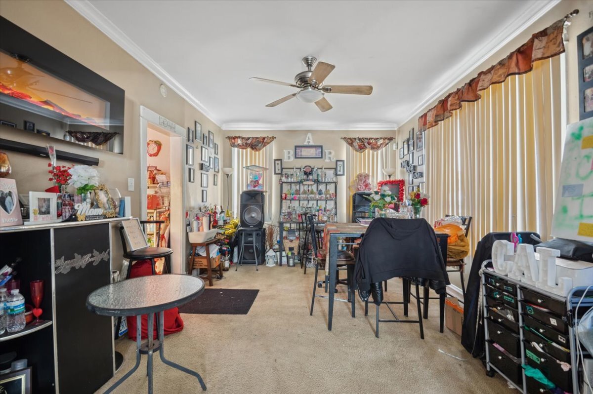 611 N Leamington Avenue Property Photo 4