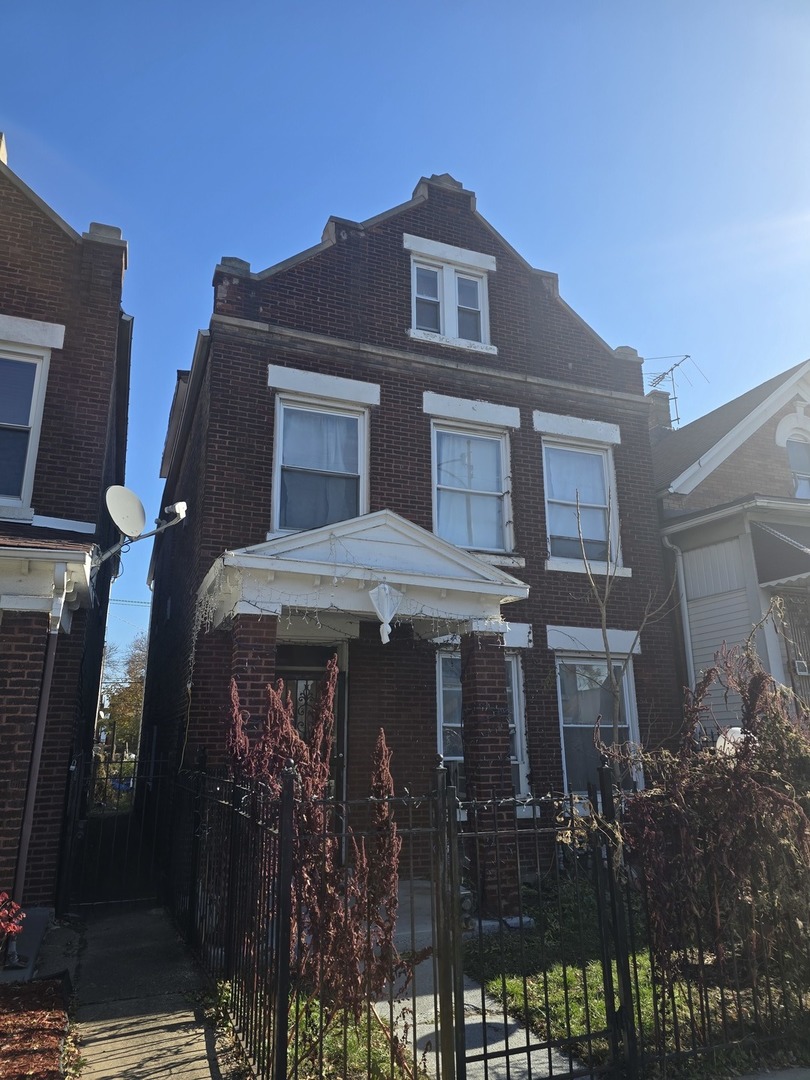 2243 S Kostner Avenue Property Photo 2