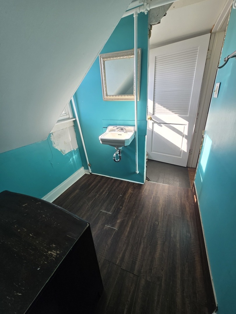 2243 S Kostner Avenue Property Photo 12