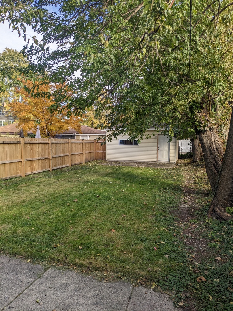 8247 S Wabash Avenue Property Photo 10