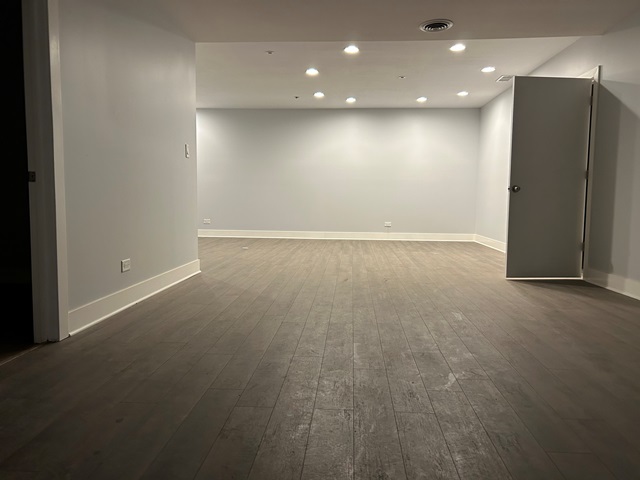 401 N Western Avenue Property Photo 14