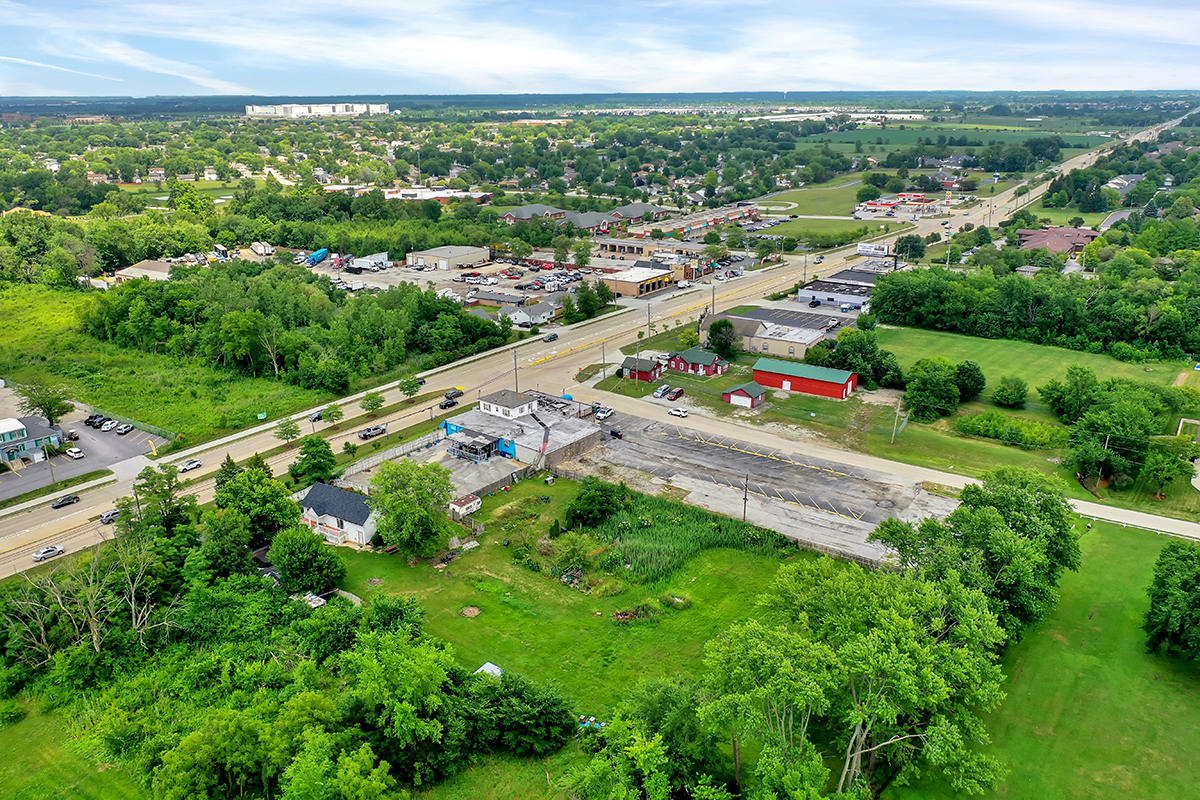 7905 W Lincoln Highway Property Photo 1