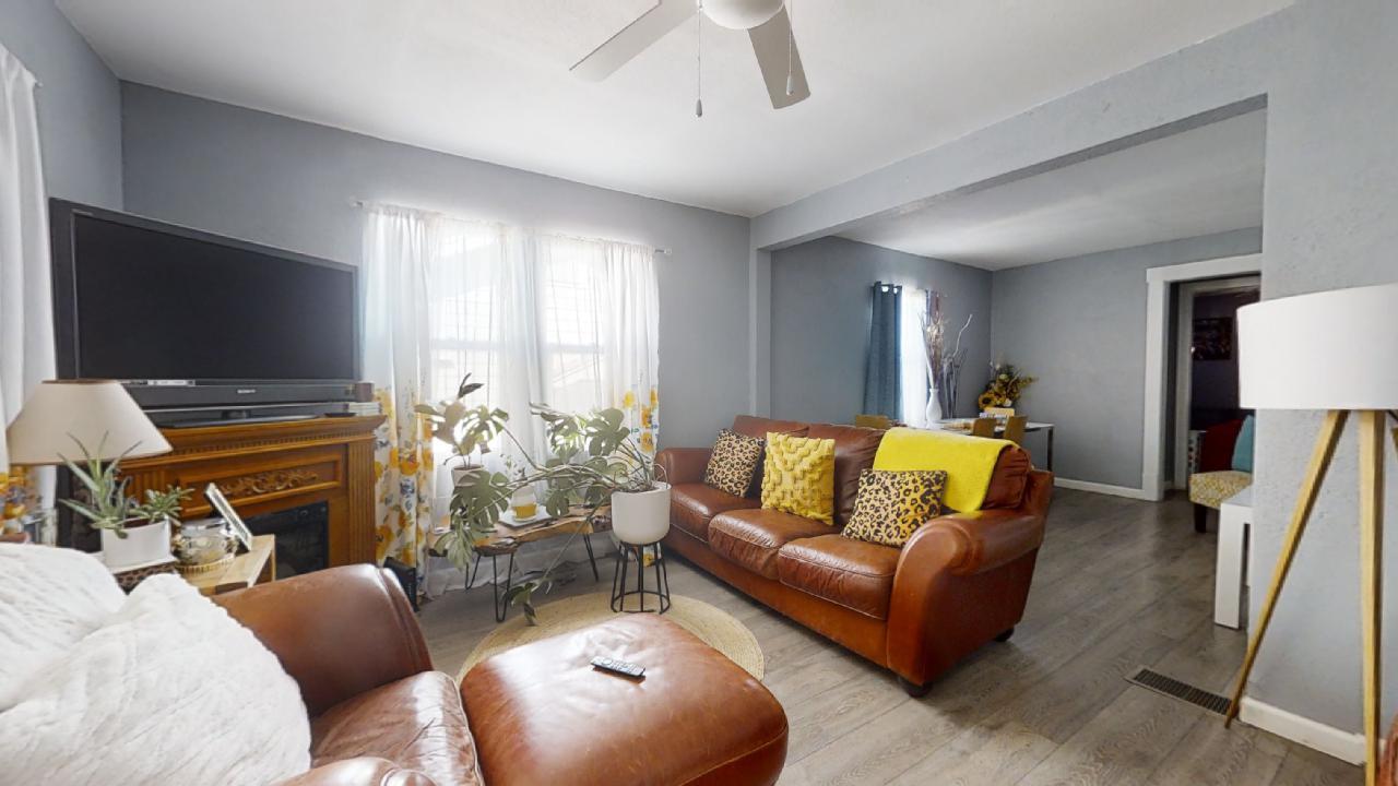 1124 W Cushing Street Property Photo 2