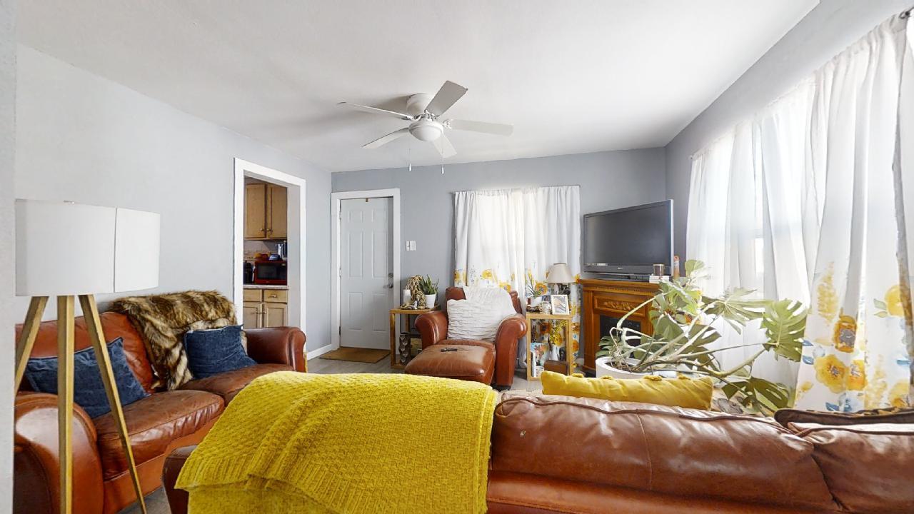 1124 W Cushing Street Property Photo 4