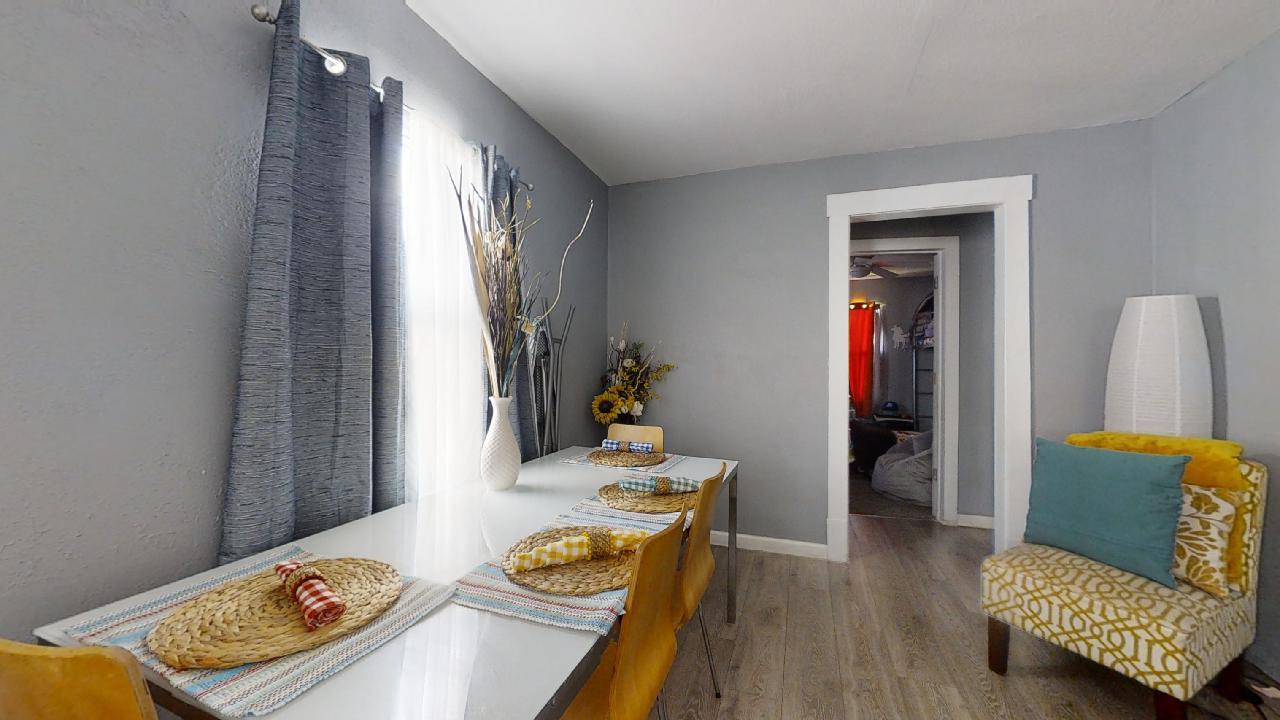 1124 W Cushing Street Property Photo 5