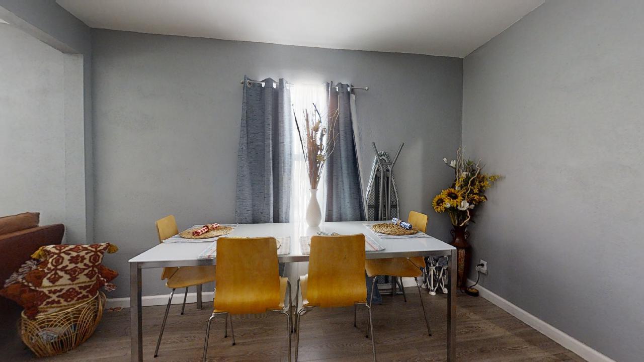 1124 W Cushing Street Property Photo 6