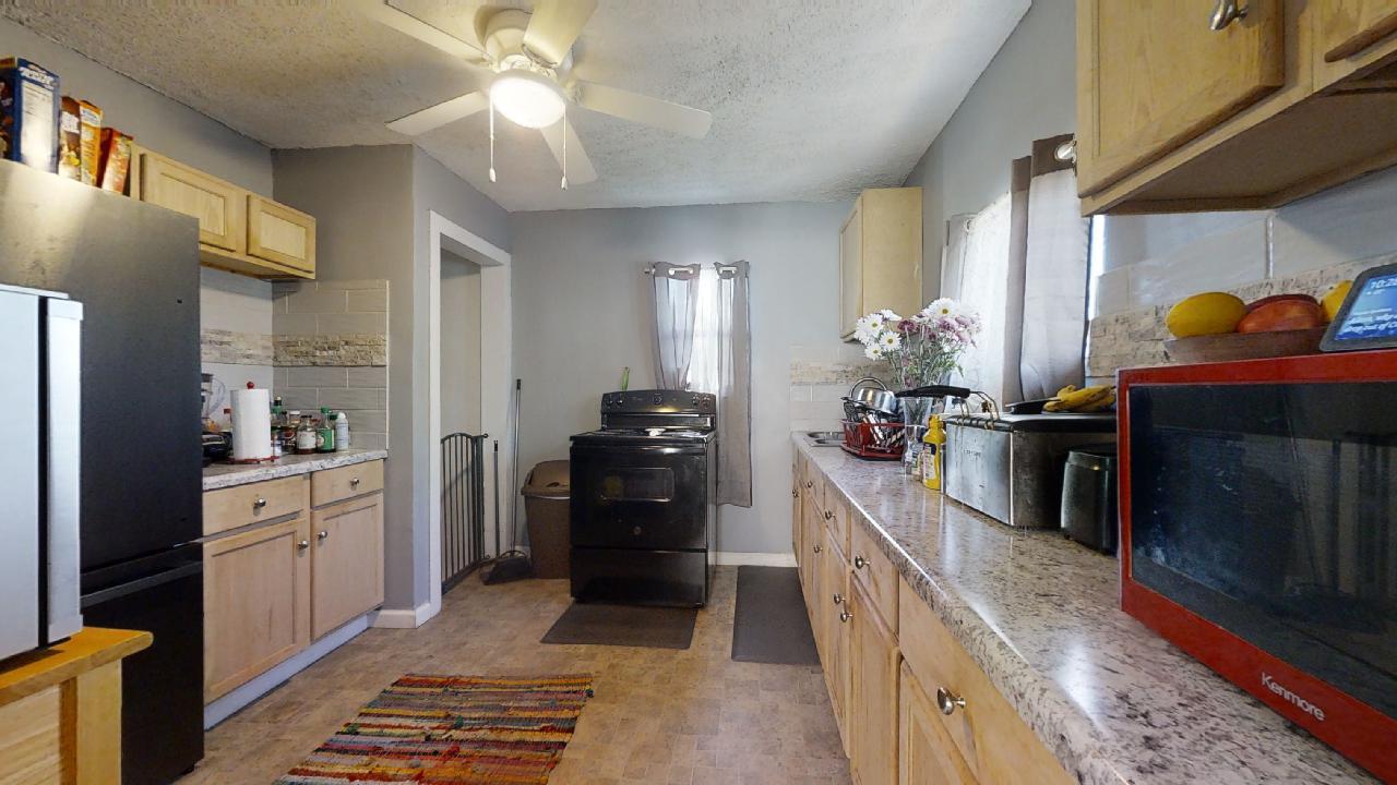 1124 W Cushing Street Property Photo 8