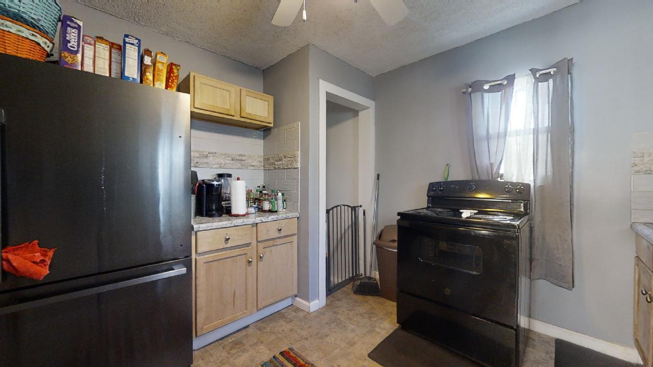 1124 W Cushing Street Property Photo 9