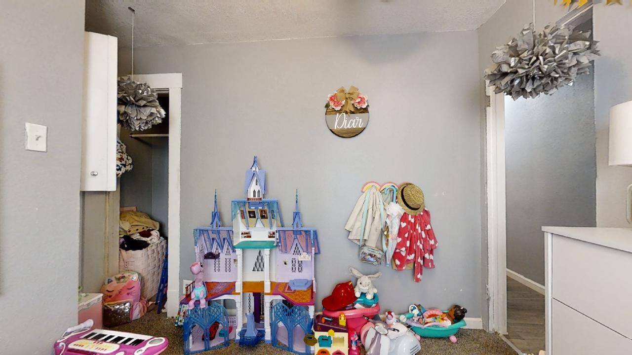 1124 W Cushing Street Property Photo 17