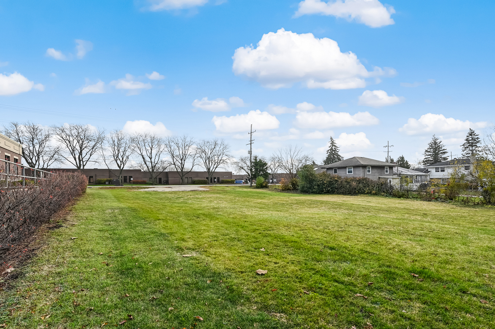 3918 N Cass Avenue Property Photo 4