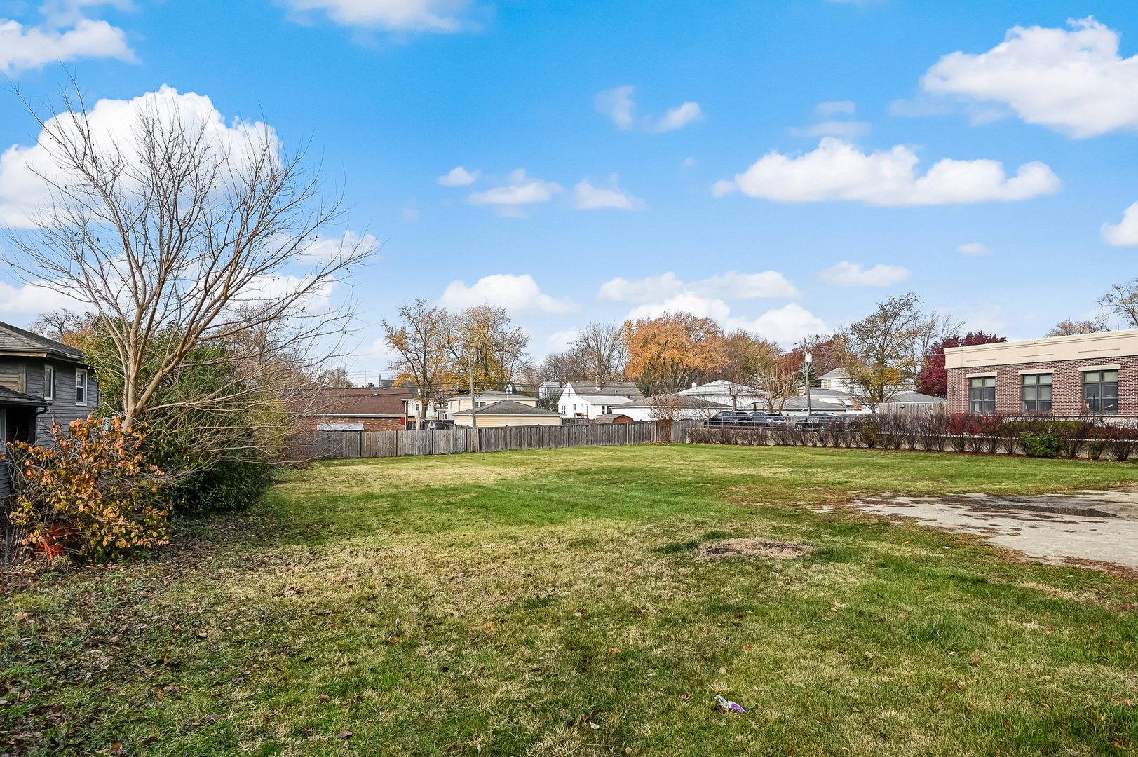 3920 N Cass Avenue Property Photo 3