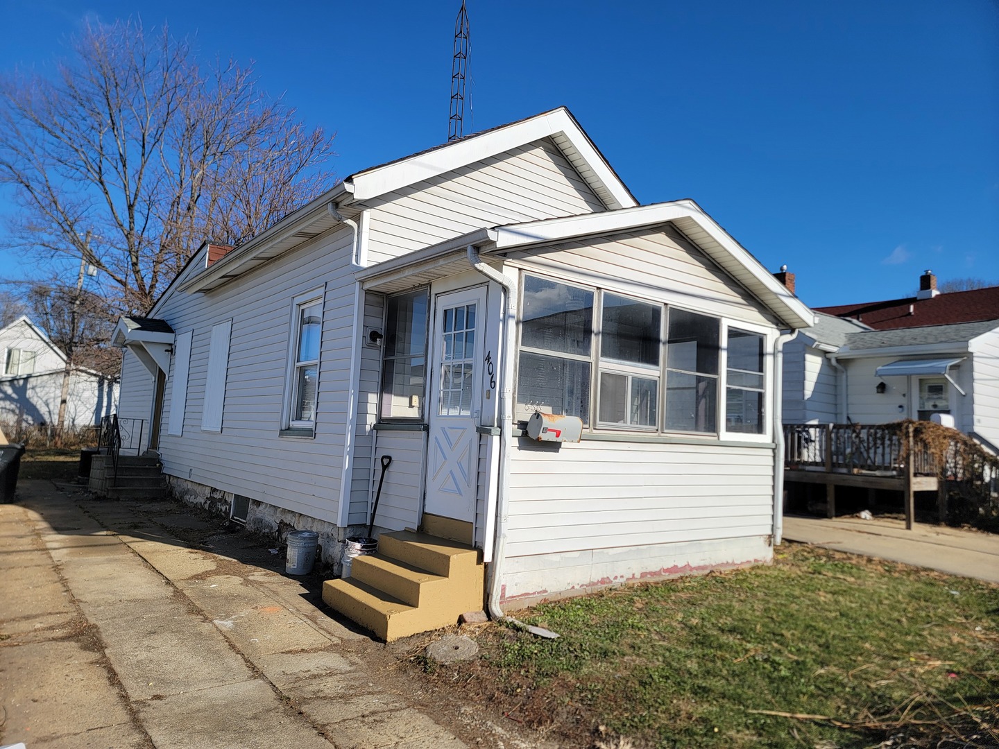 406 E Oakland Avenue Property Photo 1