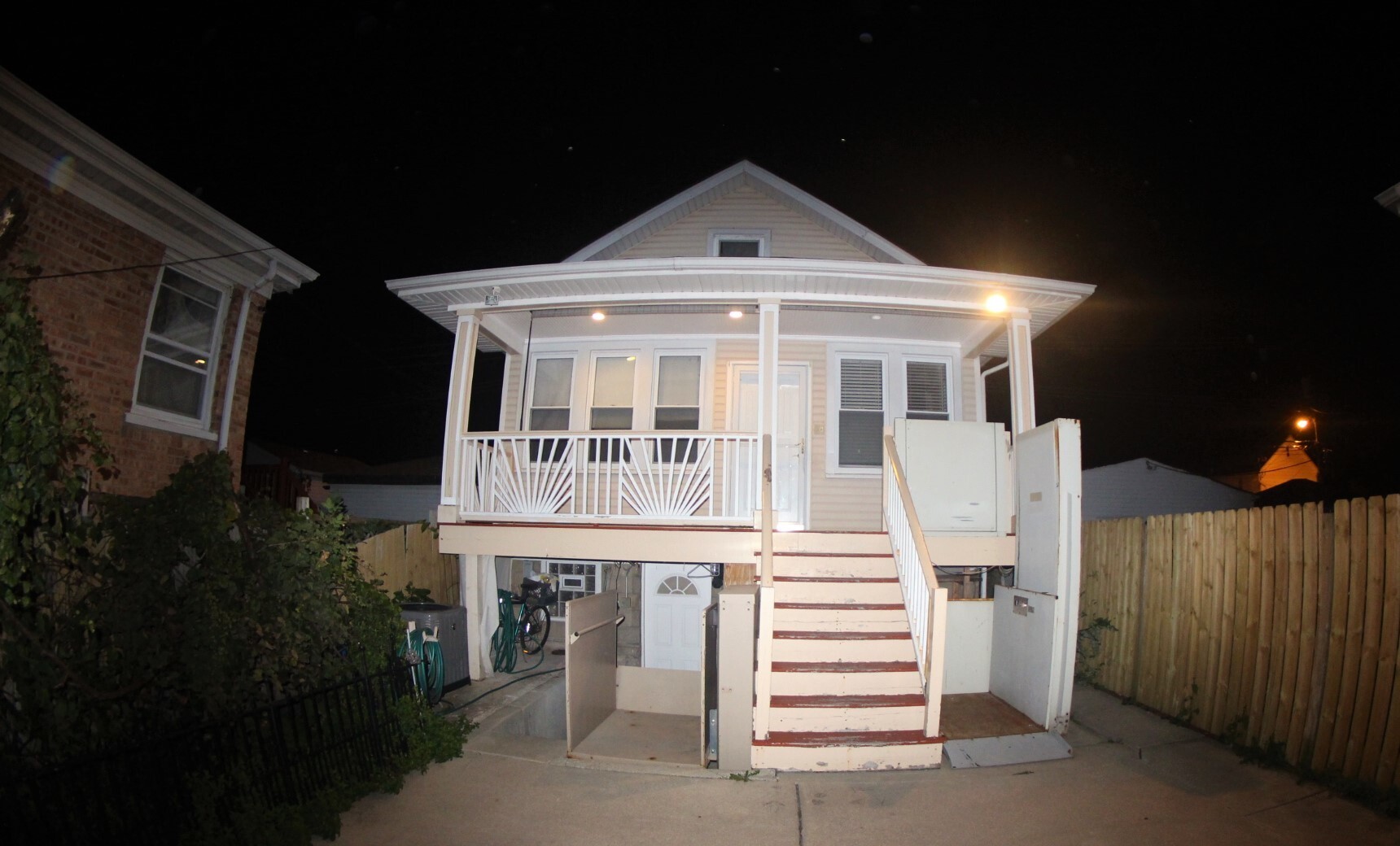 2435 N Rutherford Avenue Property Photo 1