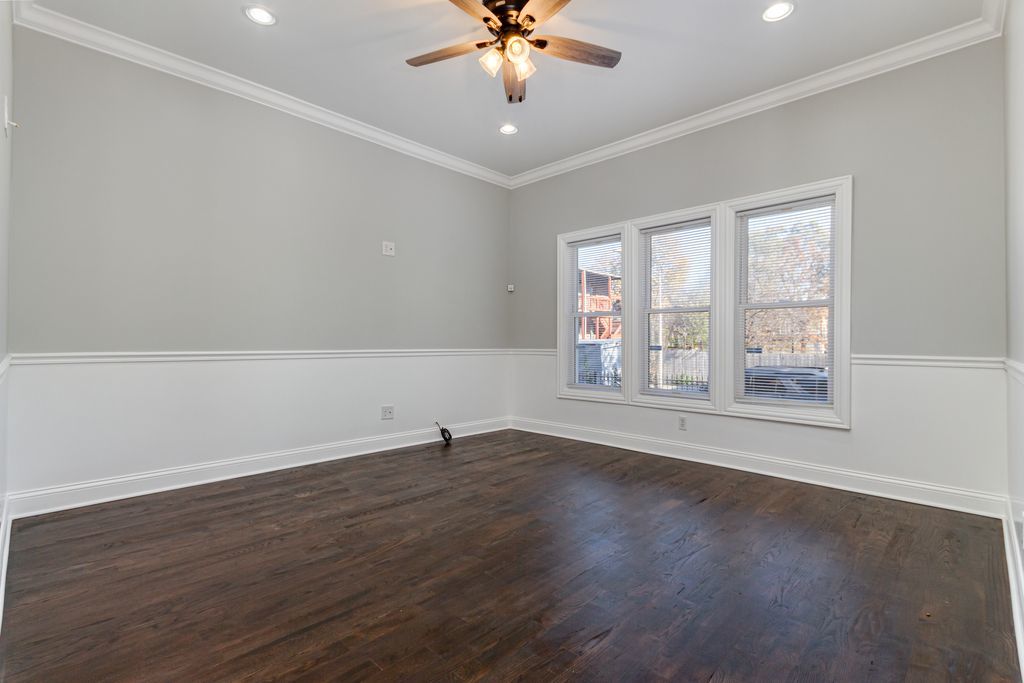 6812 S Green Street Property Photo 2