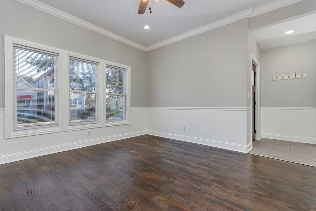 6812 S Green Street Property Photo 3