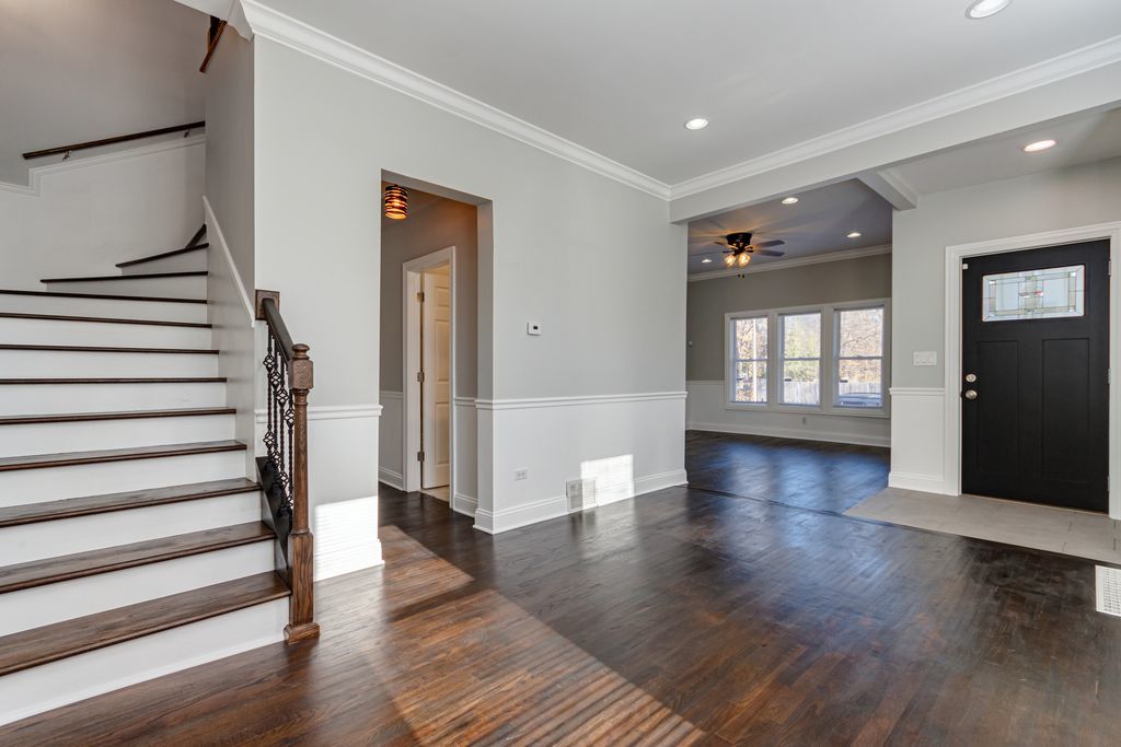 6812 S Green Street Property Photo 4