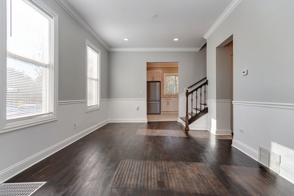 6812 S Green Street Property Photo 5